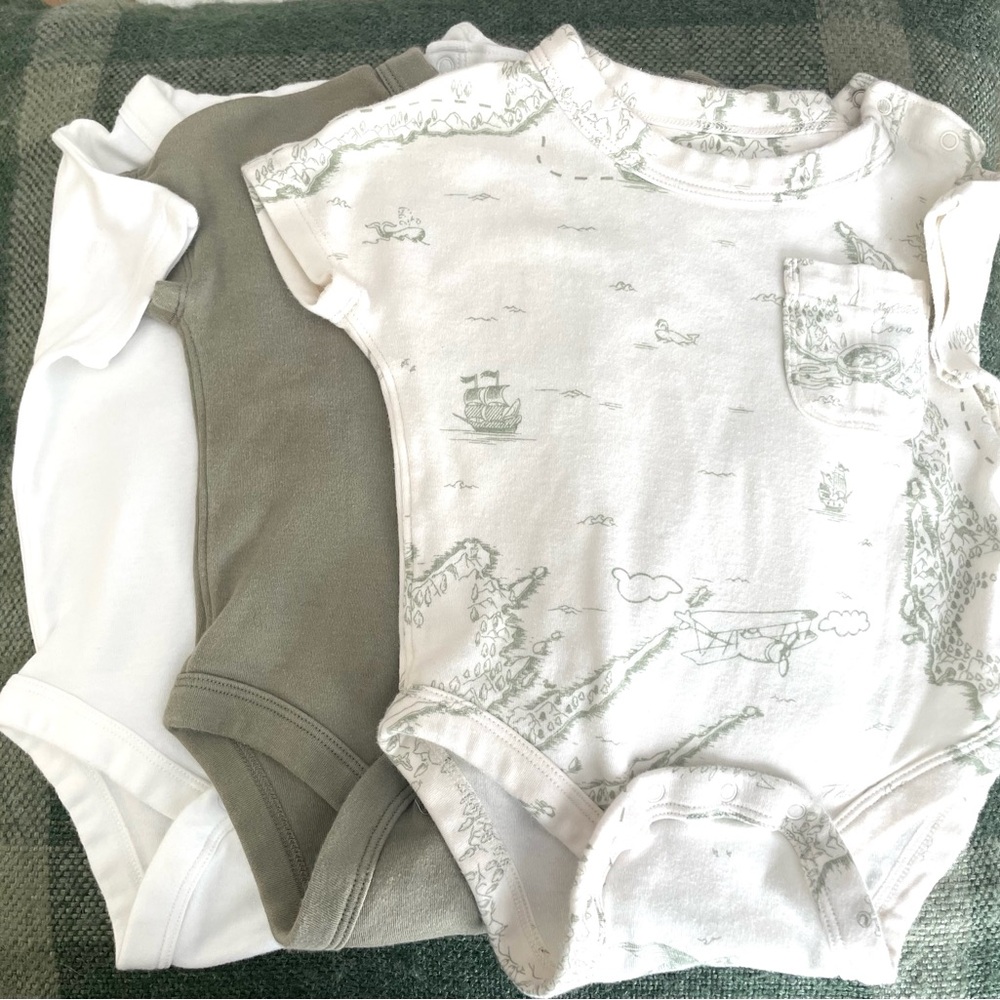 Banana Republic set of 3 S/S onesies 6-12 months